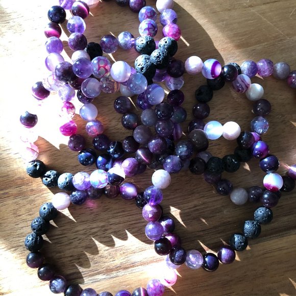 Amethyst Agate Shades of Purple Crystal Beaded Essential Oil Diffusing Bracelet - Picture 1 of 6